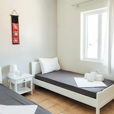 Charming 2-Bedroom Apartment Close To Amenities Διαμέρισμα *