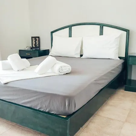 Charming 2-Bedroom Apartment Close To Amenities