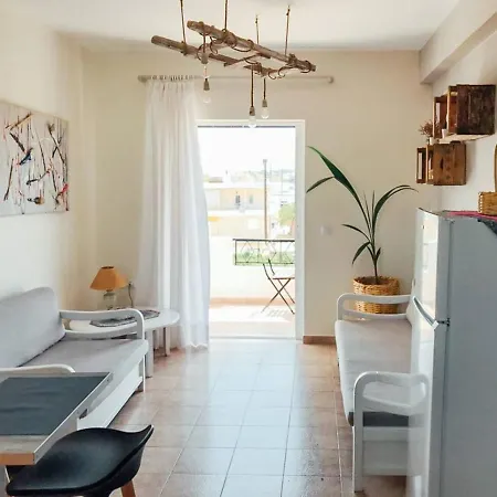 Apartment Charming 2-Bedroom Apartment Close To Amenities *