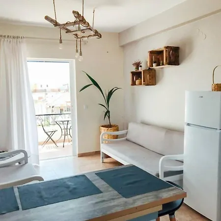 Charming 2-Bedroom Apartment Close To Amenities *