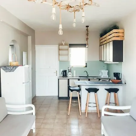 Charming 2-Bedroom Apartment Close To Amenities *