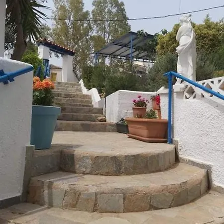 아파트 Charming 2-Bedroom Apartment Close To Amenities